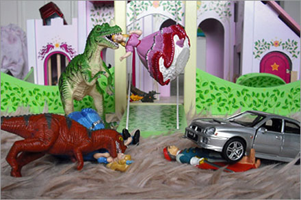 Attacken, som inkluderade dinosaurier och bilar, kom helt utan förvarning.