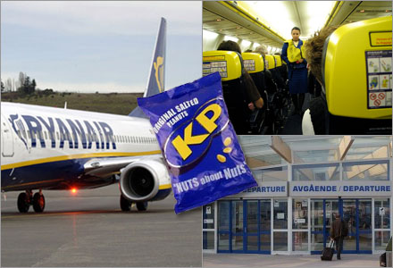 Ryanair fryser alla betalningar tills man fått ersättning för en utebliven påse med jordnötter.