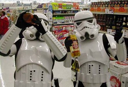 Många Stormtroopers faller i kroniskt missbruk av alkohol eller droger.