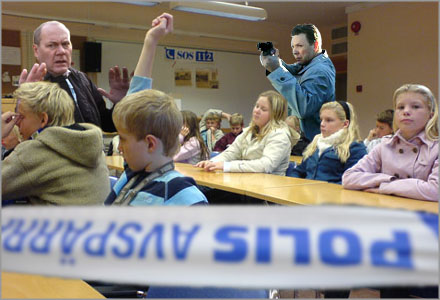 Celebert besök konfronterade Klass 4C med våld. Celebert besök konfronterade Klass 4C med våld.