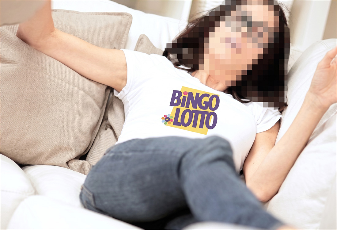 Den osminkade Mia tittade på "Bonde söker fru" under semestern i sommarstugan.