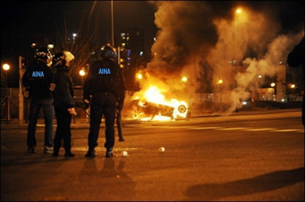 Polisen str handfallna infr den dliga kommunikationen frn stenkastande ungdomar.