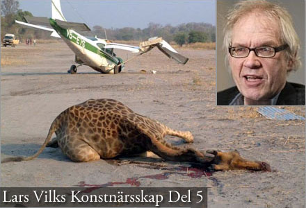 Lars Vilks kolliderade ett Cessnaplan med en av girafferna som representerade WTC. Lars Vilks kolliderade ett Cessnaplan med en av girafferna som representerade WTC.
