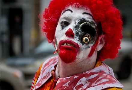 Ronald McDonald blir Zombie McDonald under McBeast-kampanjen. 